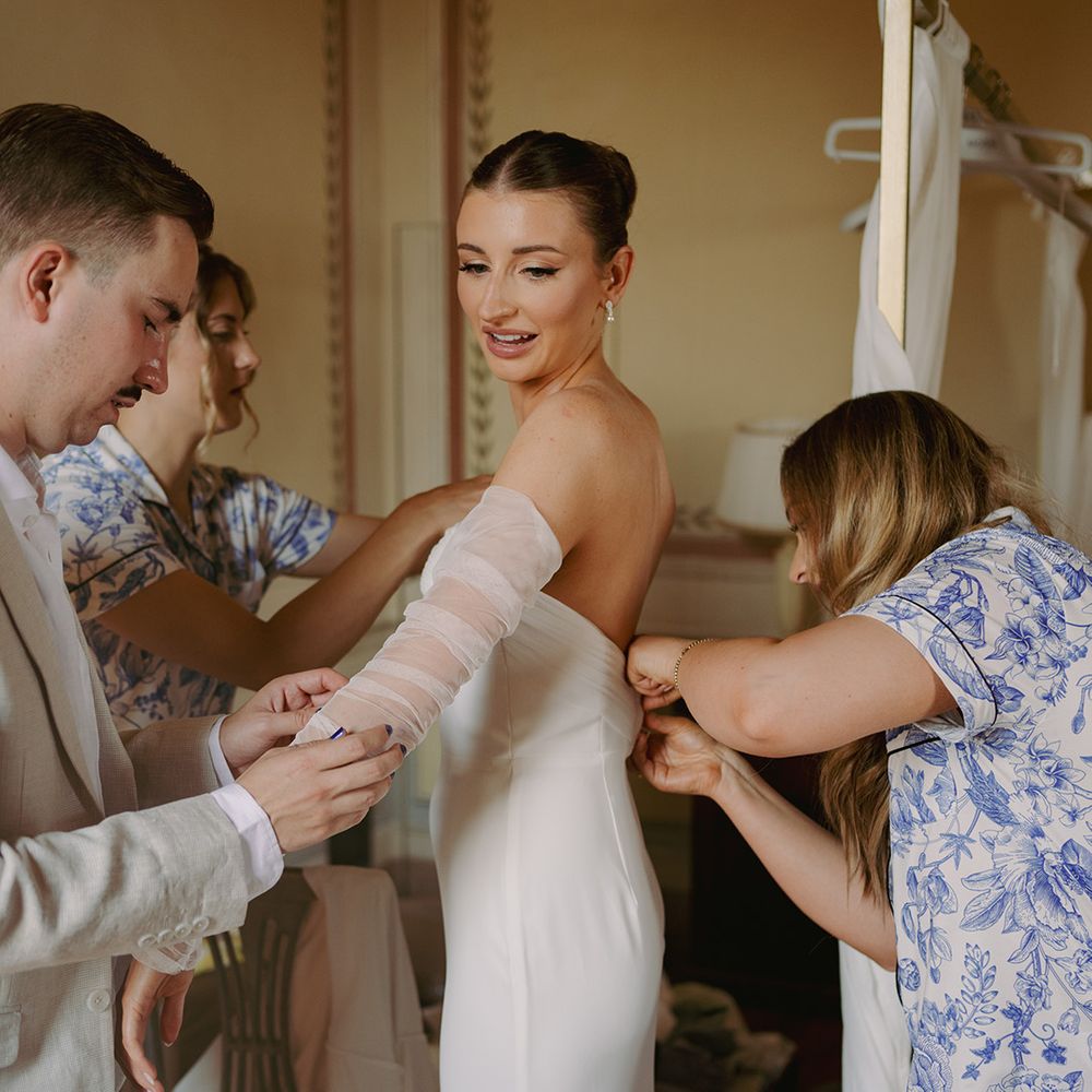 bridal-party-helps-bride-get-ready