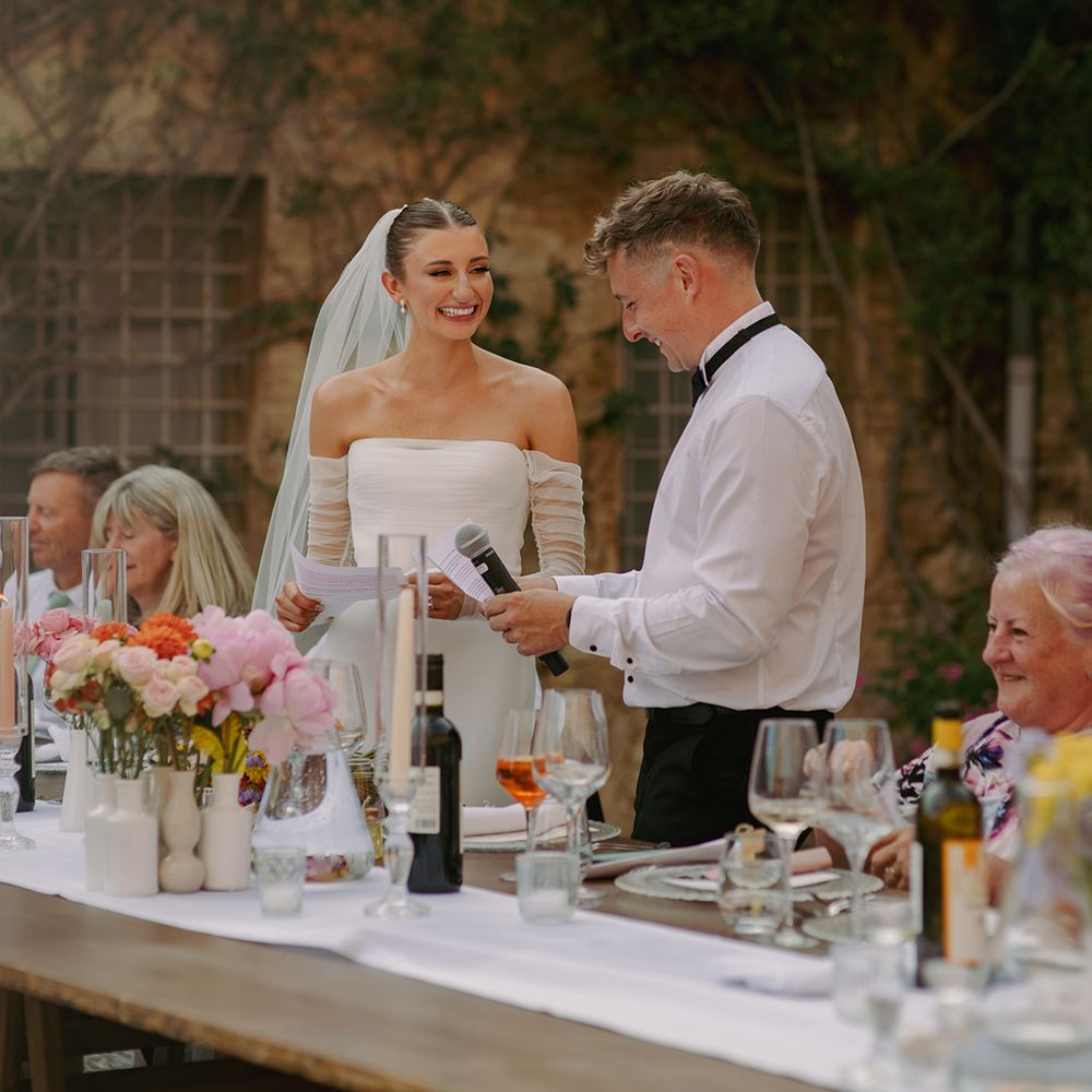 groom-wedding-speech-at-outdoor-wedding-breakfast-in-villa-catignano