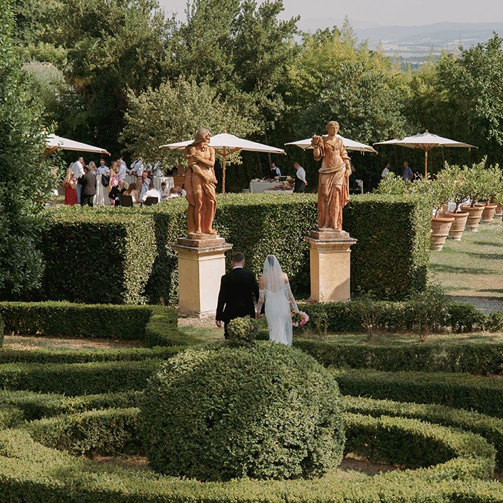 maze-garden-at-outdoor-italian-wedding