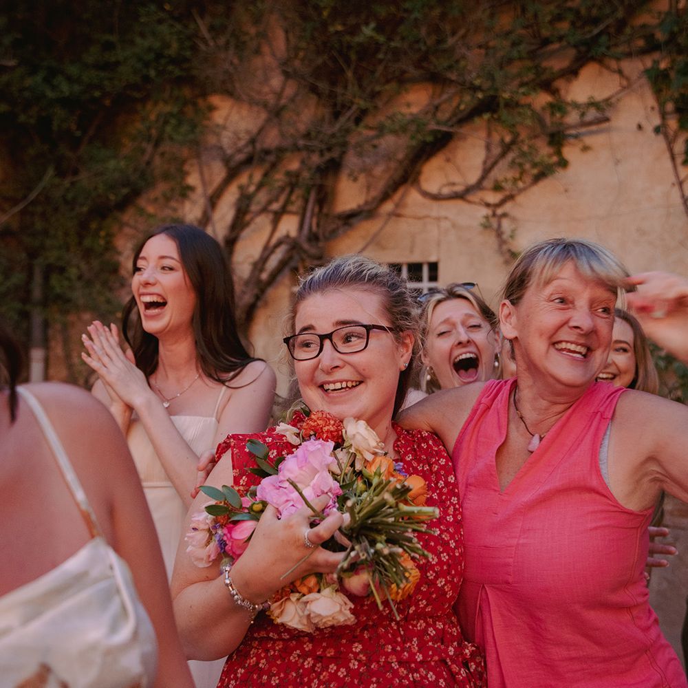wedding-guest-catches-bouquet