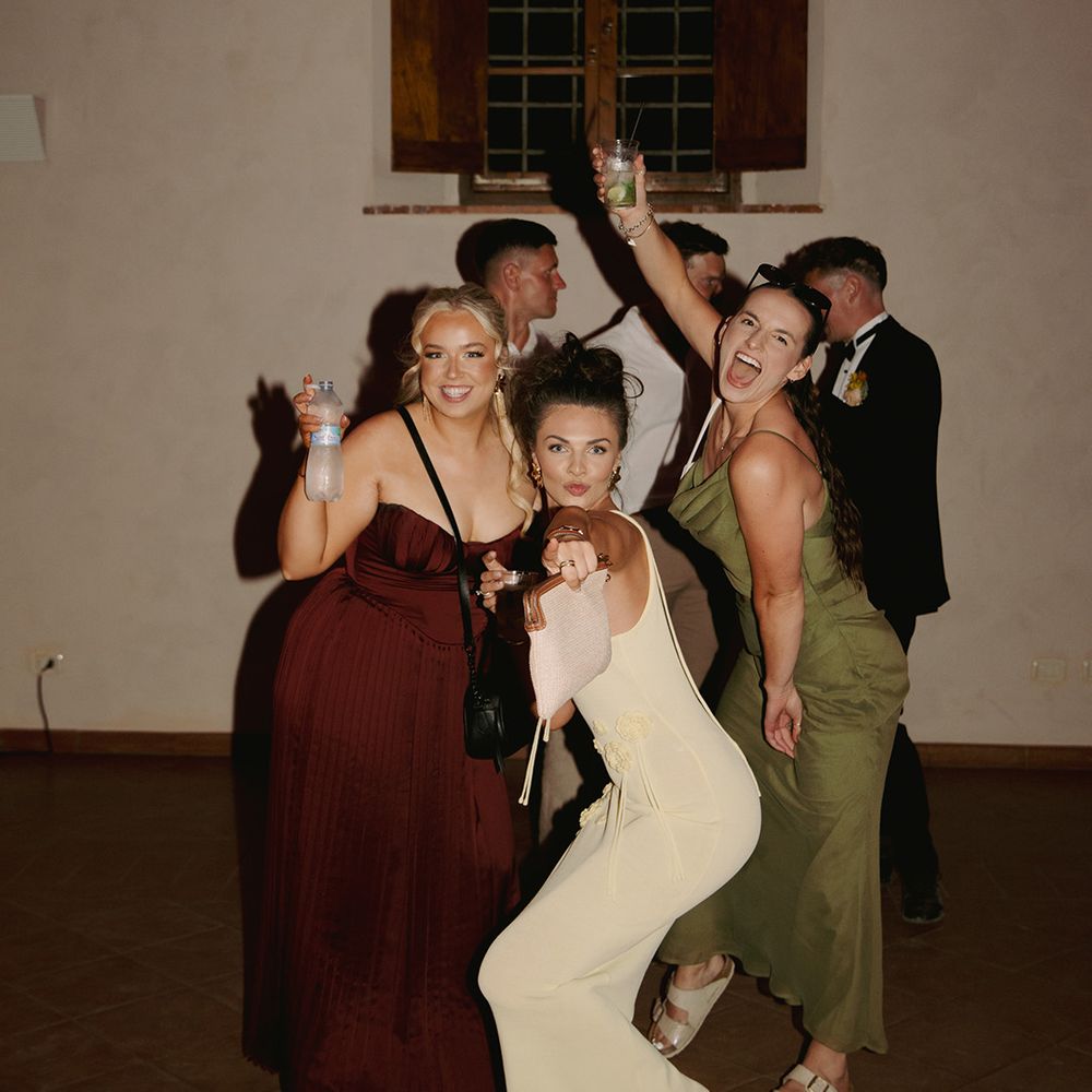wedding-guests-dancing-at-the-wedding-reception