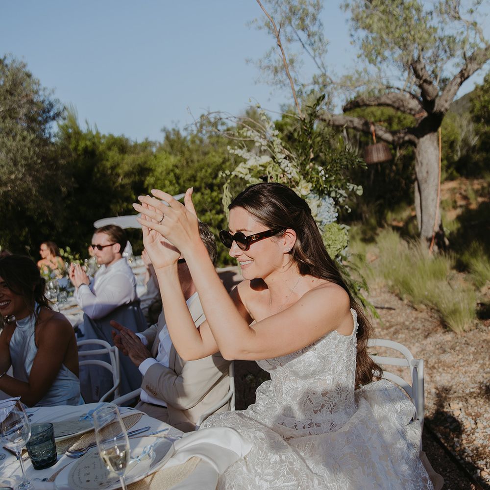 bride-claps-during-the-weding-speeches