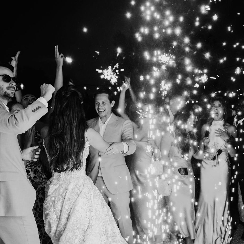cold-sparklers-during-the-first-dance