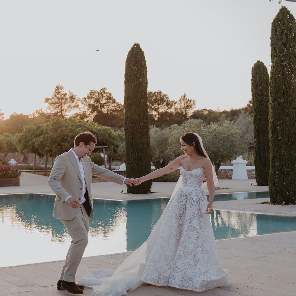 couple-dances-by-the-swimming-pool-during-golden-hour