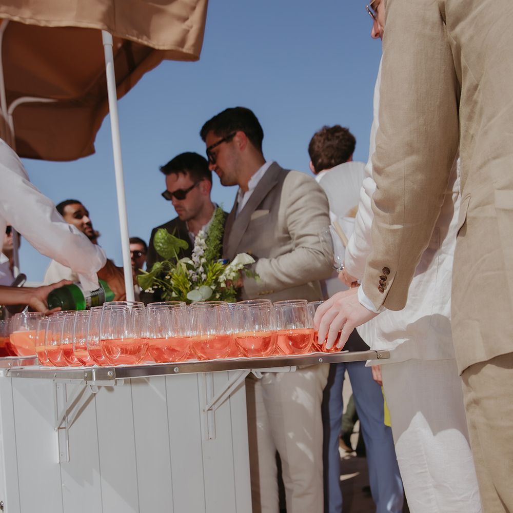outdoor-wedding-cocktail-bar-cart