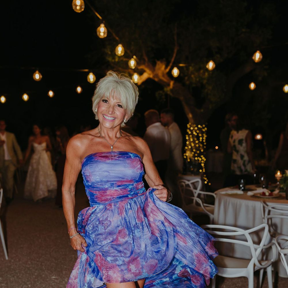 wedding-guest-in-purple-floral-short-wedding-guest-dress