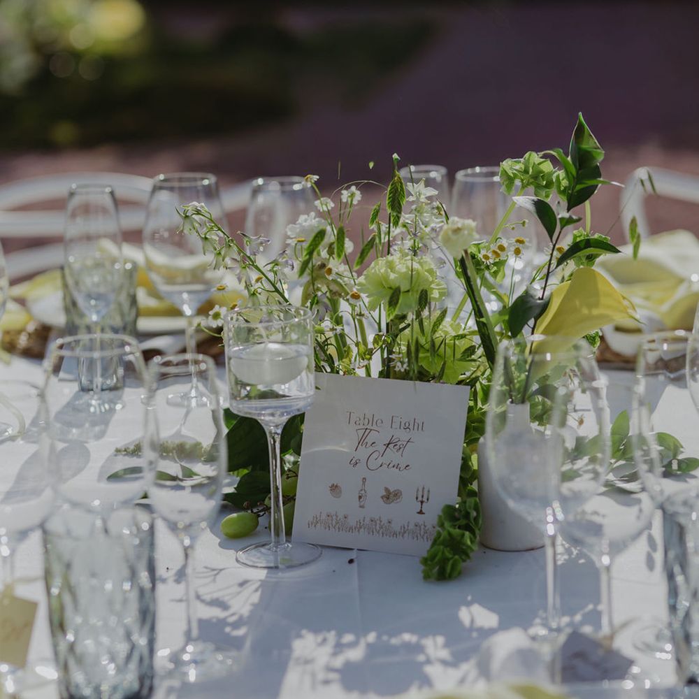 white-and-green-theme-wedding-table-centrepiece-and-table-name-sign