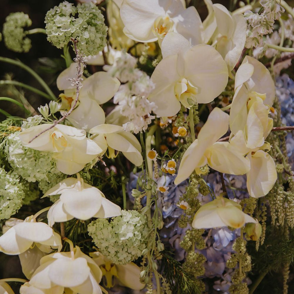 yellow-purple-wedding-flowers-with-orchids