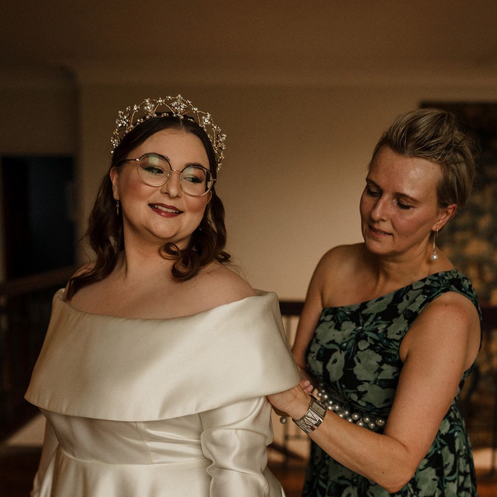 bride-gets-ready-for-wedding