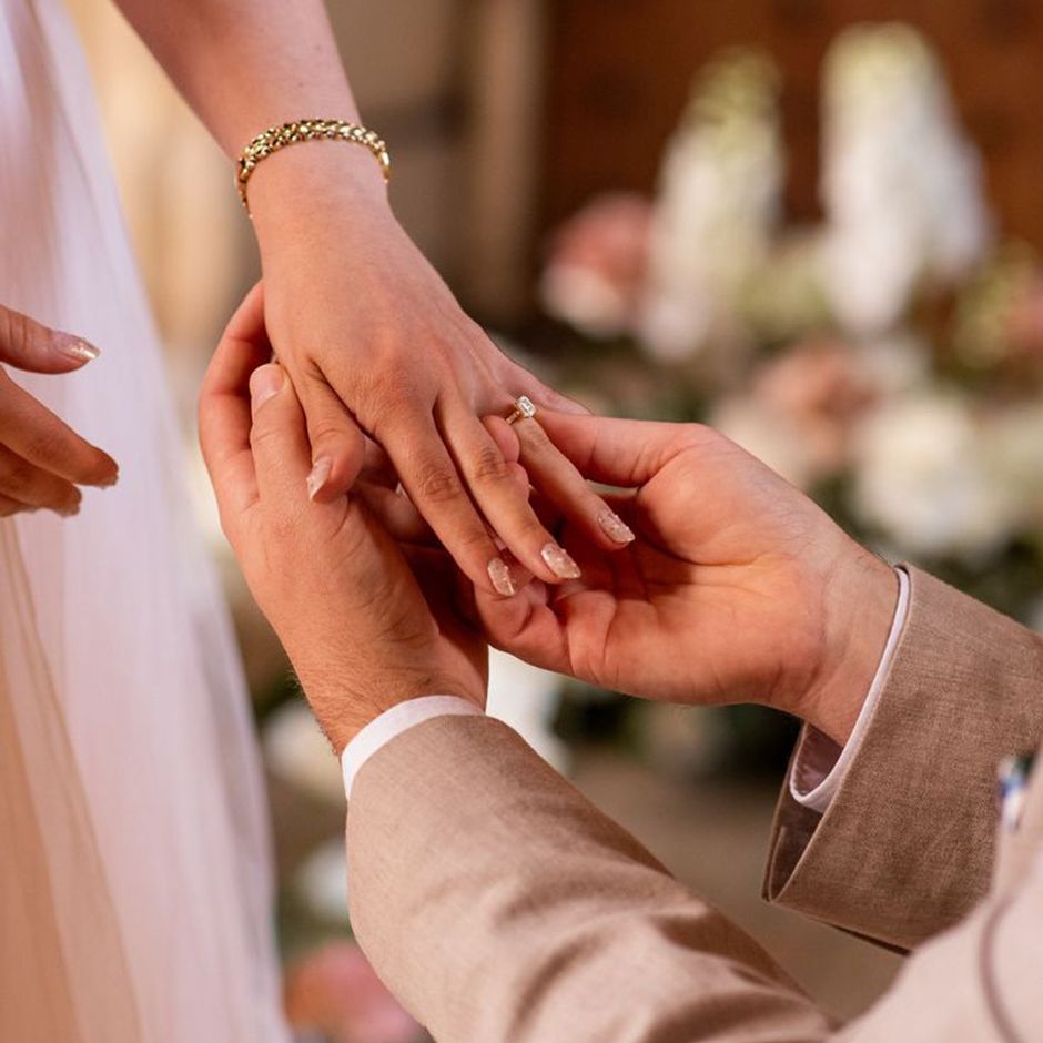 Man places engagement ring on his new finacee’s finger