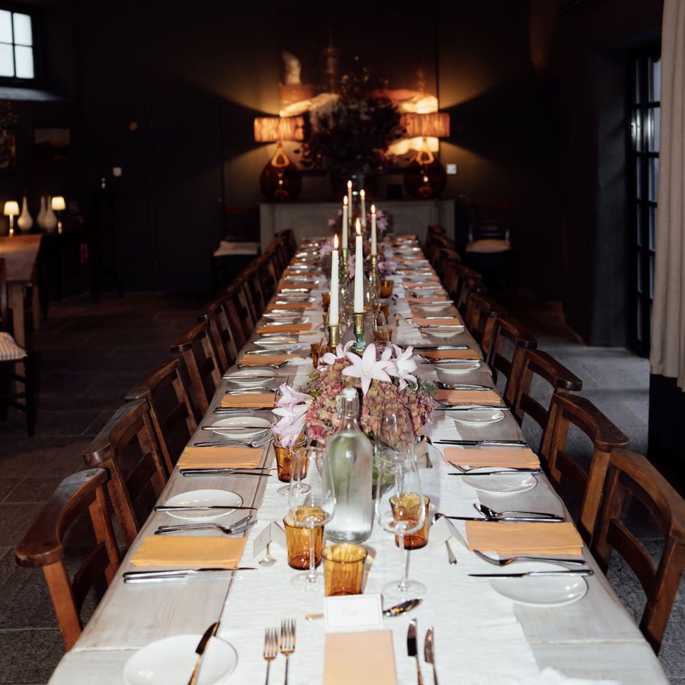 long-banquet-table-wedding-breakfast