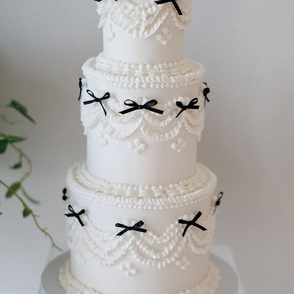 three-tier-wedding-cake-with-black-bows