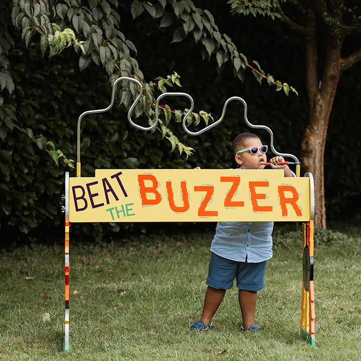 carnival-games-at-outdoor-wedding