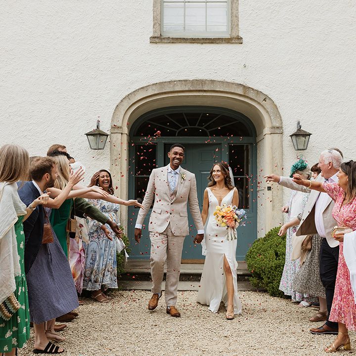 confetti-moment-for-bride-and-groom
