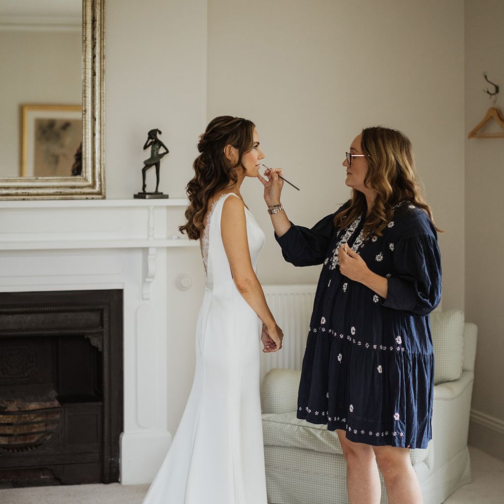 makeup-touch-ups-for-bride