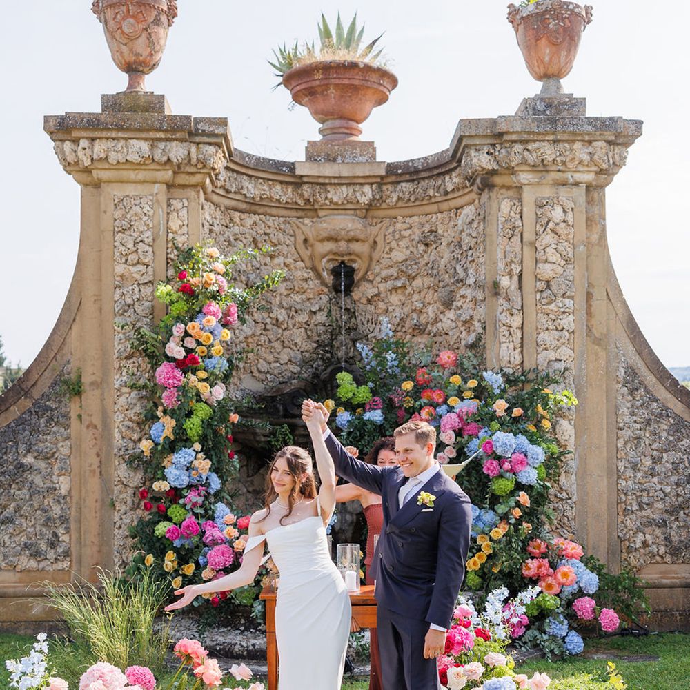 bright-rainbow-wedding-flowers-for-outdoor-italy-wedding