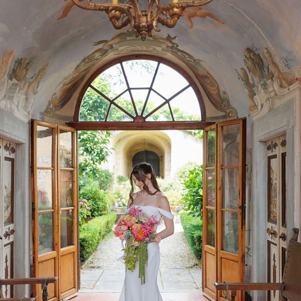 italian-villa-wedding-with-bride-in-off-the-shoulder-wedding-dress