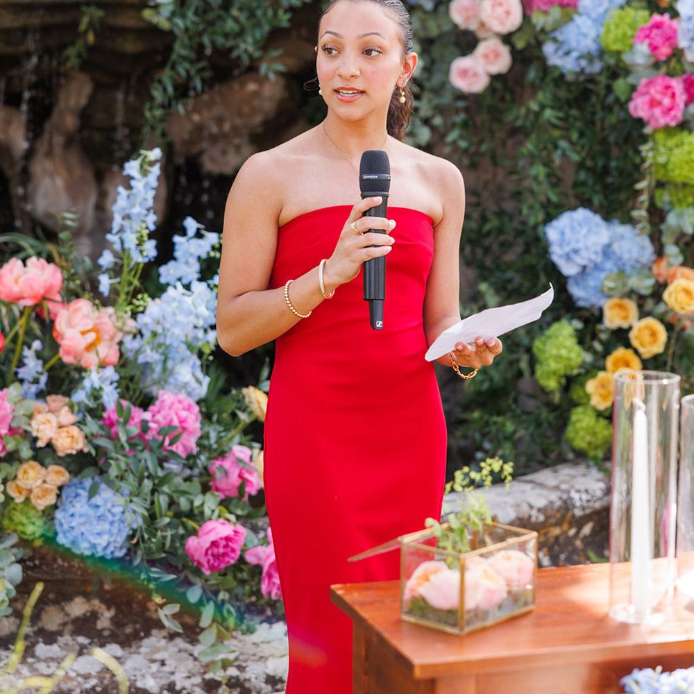 Wedding guest performs wedding reading 