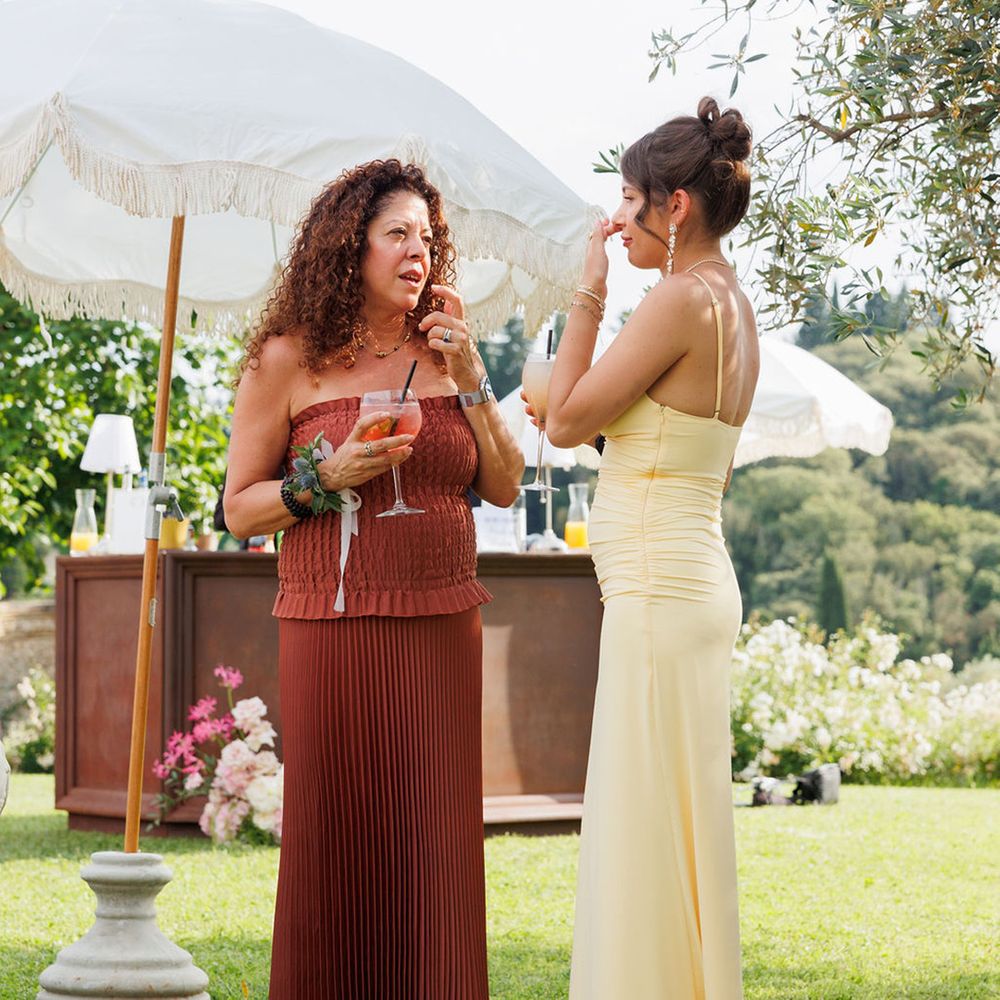 wedding-guests-speaking-at-outdoor-reception