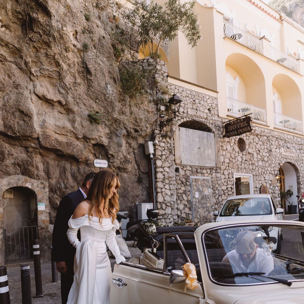 cream-vintage-wedding-car-for-positano-wedding