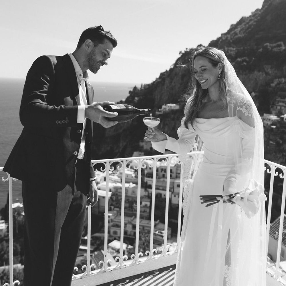 groom-pours-champagne-for-bride