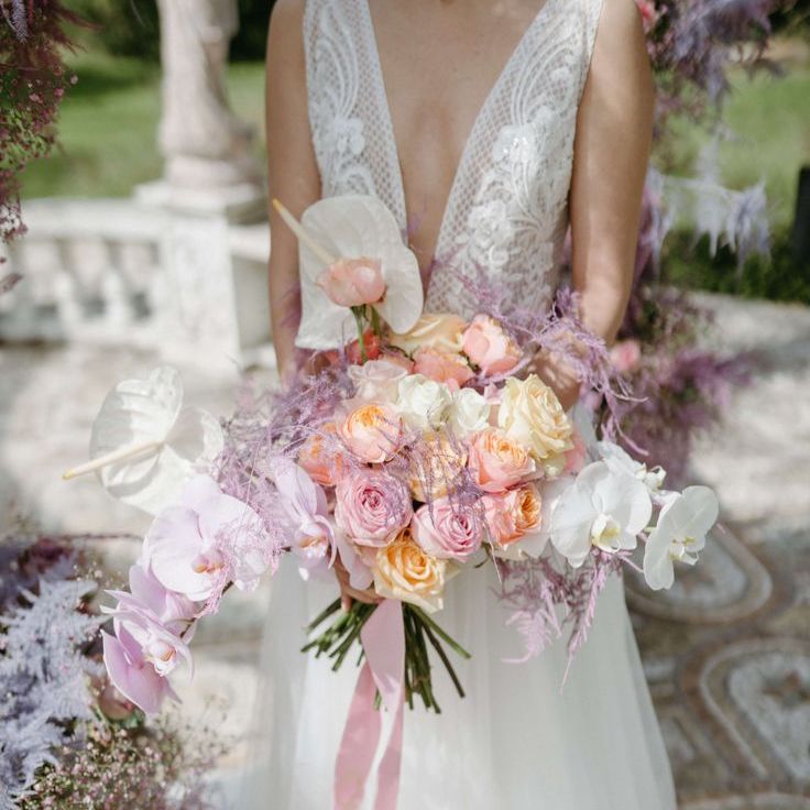 Amazing Wedding Flowers in Pastel Tones for Bride