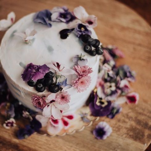 purple-wedding-cake-decorations