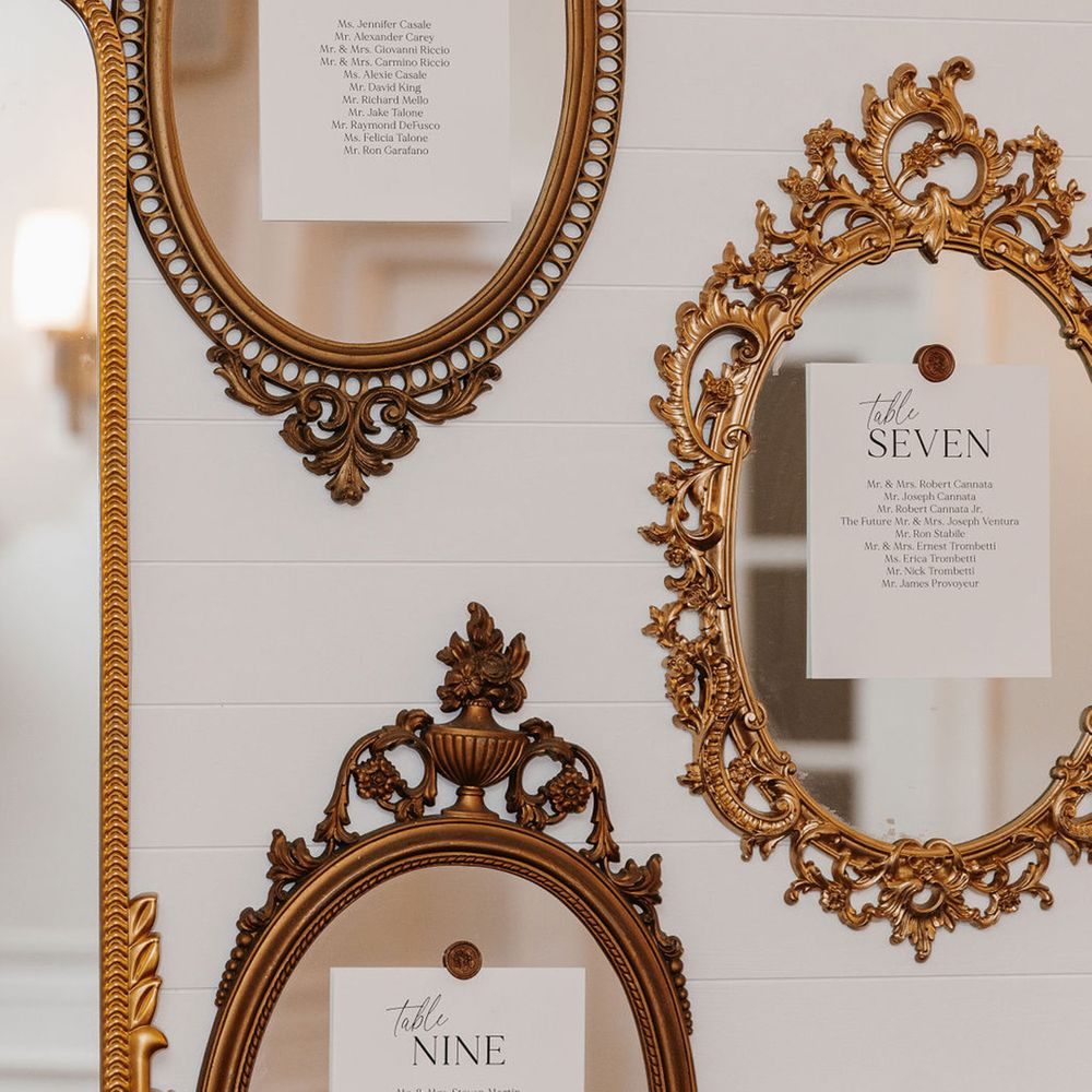 gold-mirror-wedding-seating-chart-sign-idea