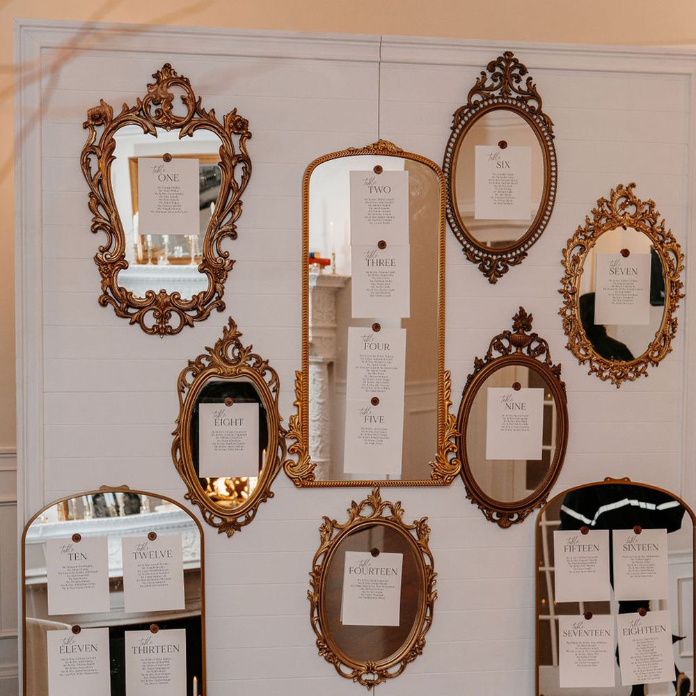 gold-wedding-seating-chart-signage-idea-with-mirrors