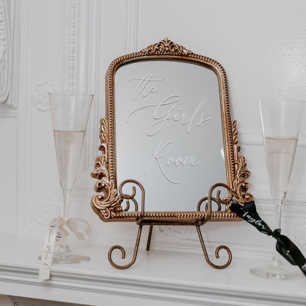 mirror-signage-decor