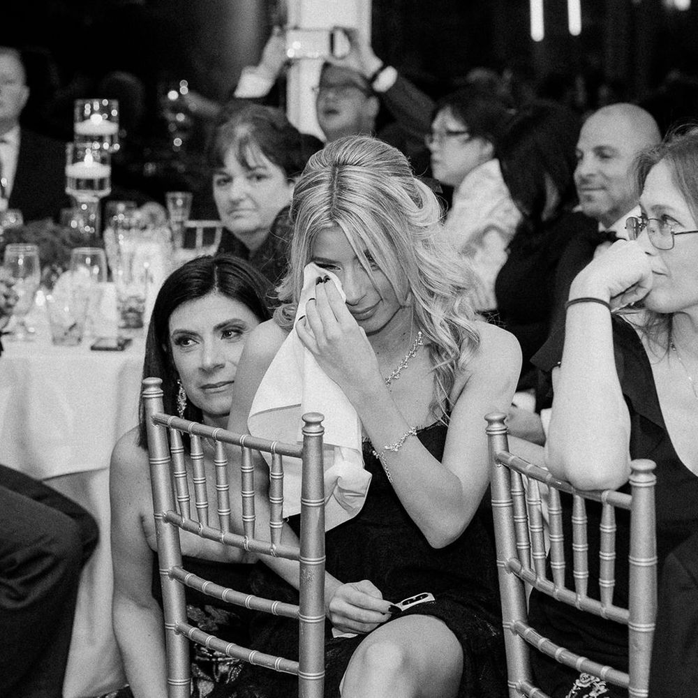wedding-guest-cries-during-wedding-speeches