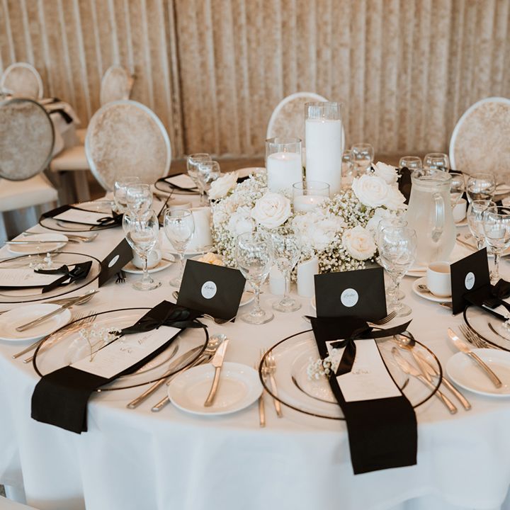 black-and-white-monochrome-wedding-table-decor