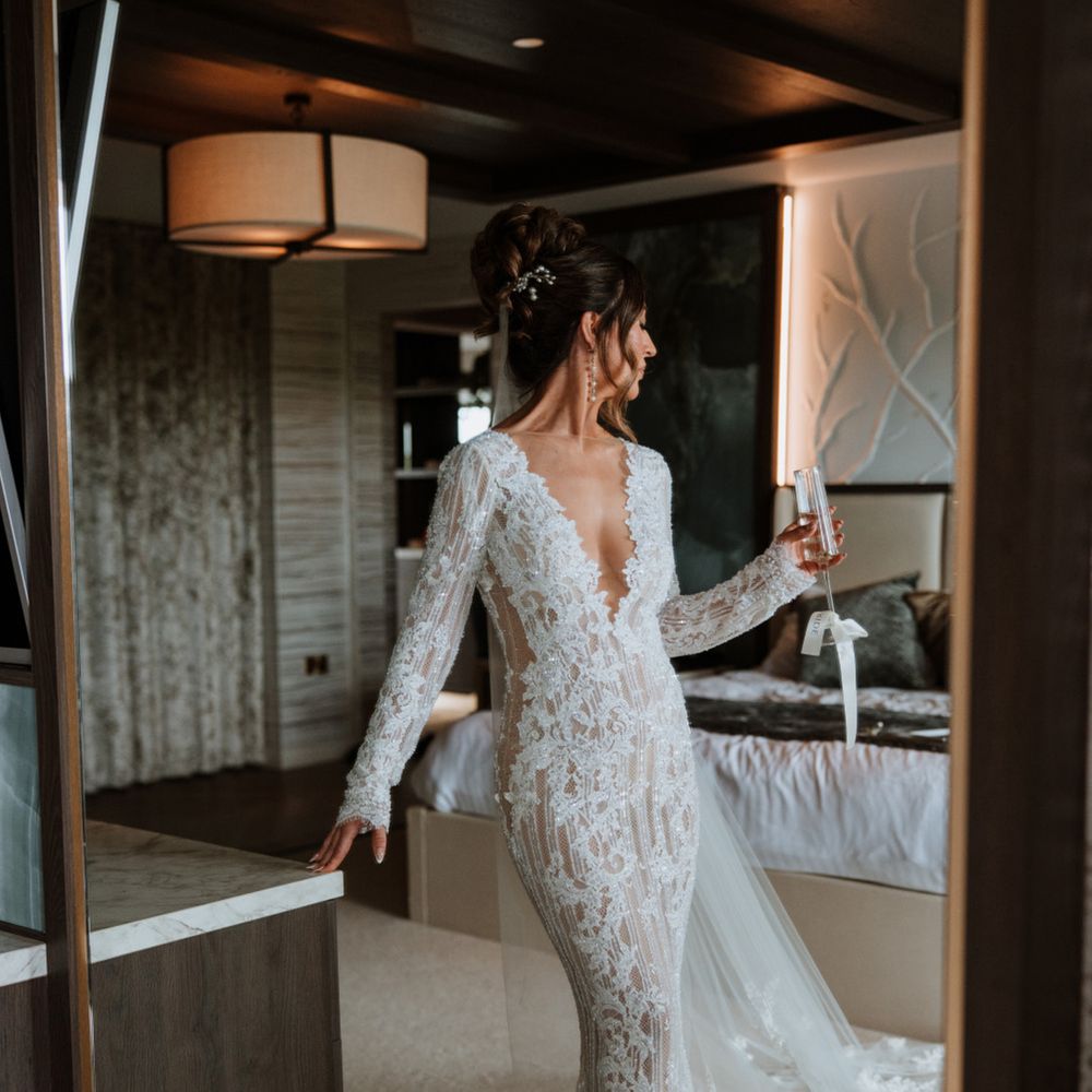 bride-in-long-sleeve-fitted-wedding-dress