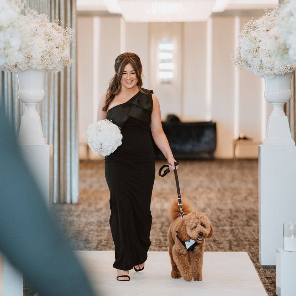 bridesmaid-walks-dog-down-the-aisle