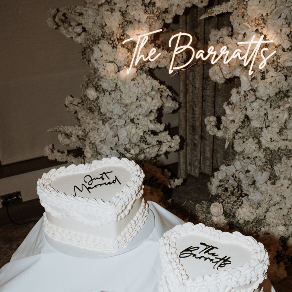 retro-heart-shaped-wedding-cake