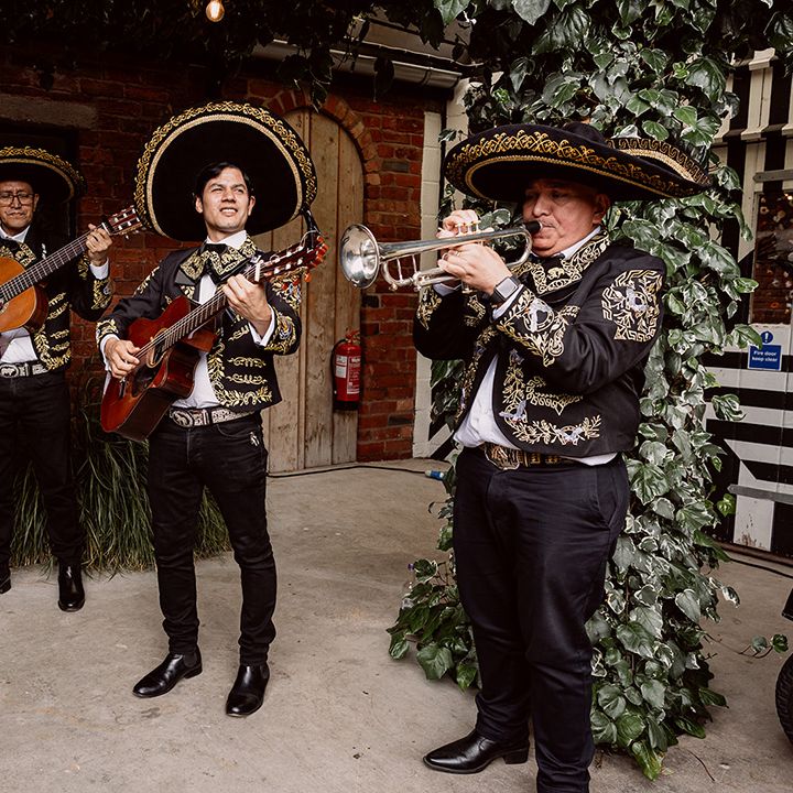 band-mariachi-for-wedding-entrance