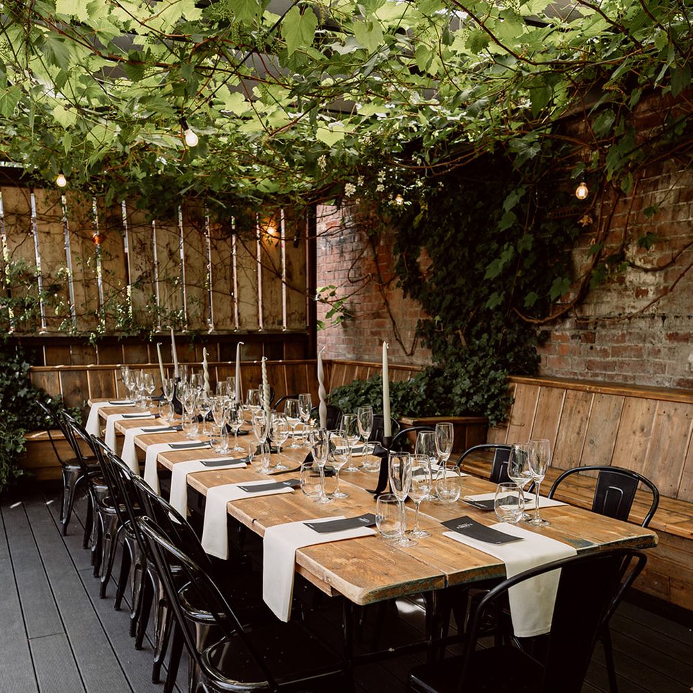 industrial-style-relaxed-wedding-breakfast-with-rustic-tablescape