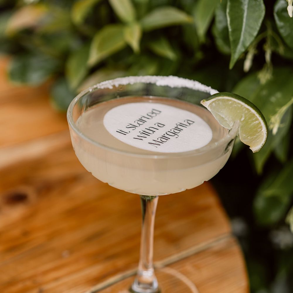 margarita-wedding-cocktails-with-salt-rim-and-lime