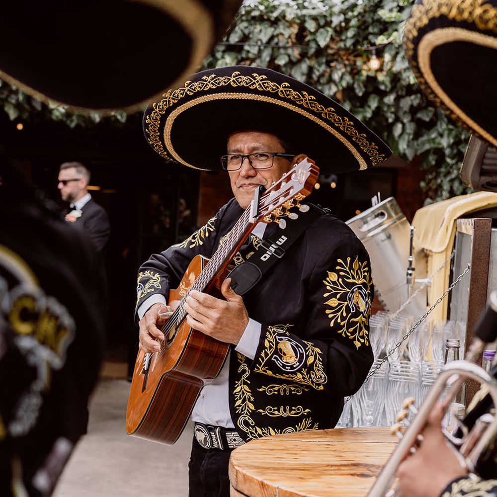mariachi-band-wedding-entrance