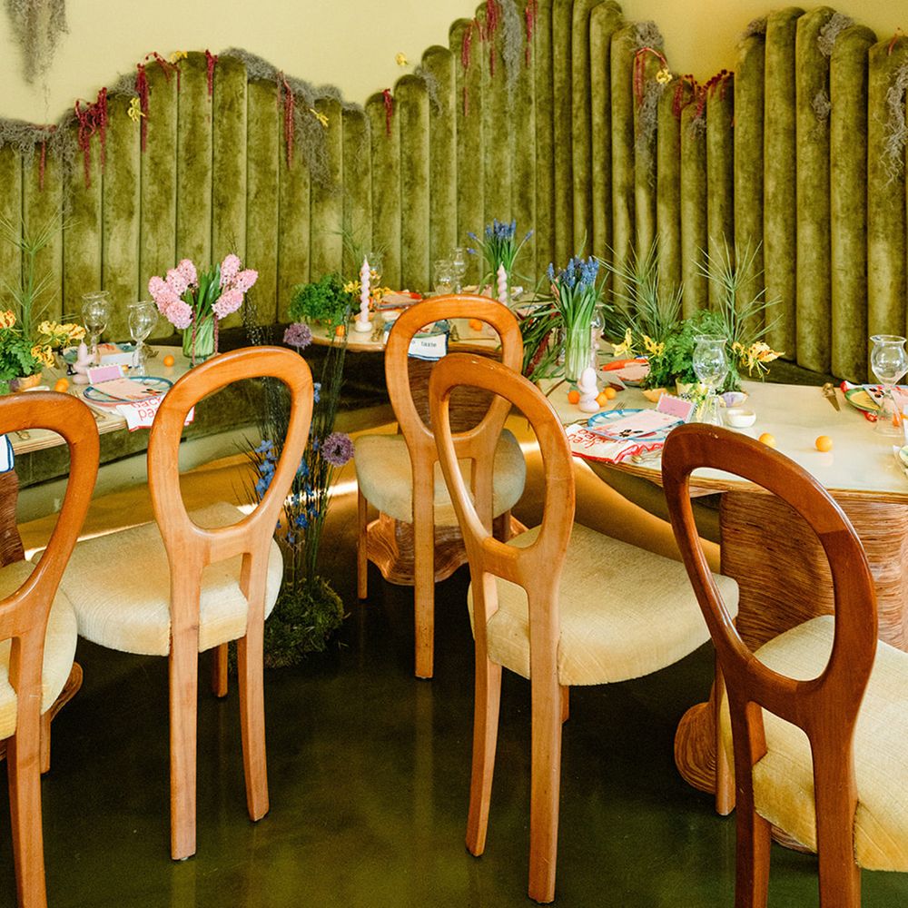 funky-modern-wedding-breakfast-tablescape-with-colourful-decor