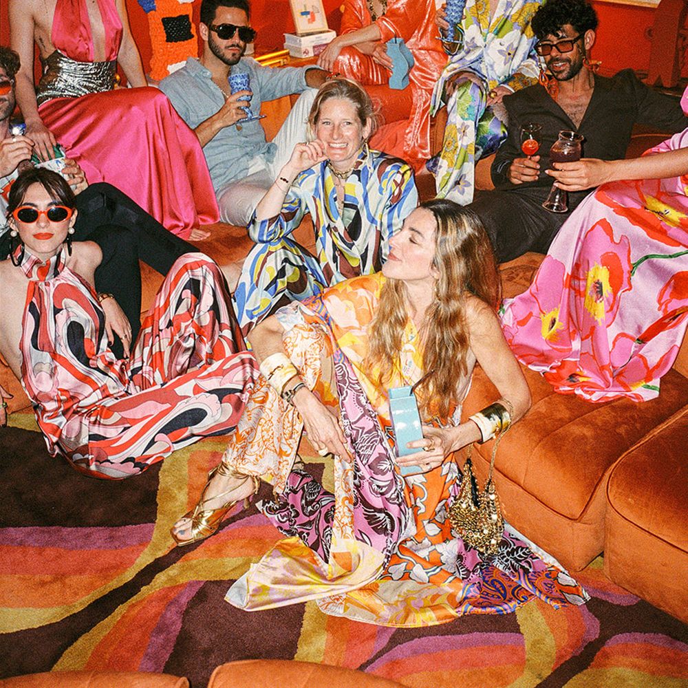 wedding-guests-in-bright-patterned-wedding-guest-outfits