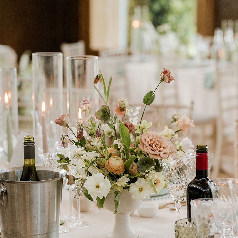 pink-and-white-wedding-flower-table-decorations