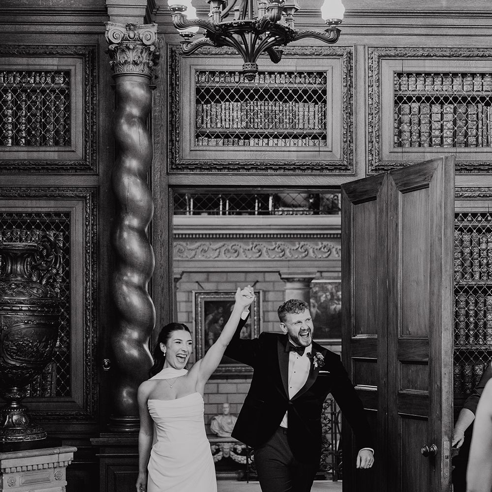 couple-has-wedding-breakfast-entrance