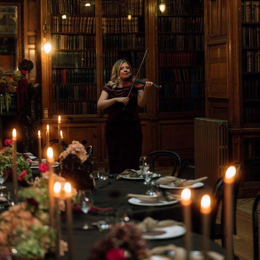 violinist-plays-at-wedding-breakfast