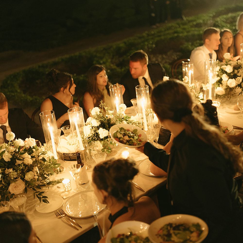 banquet-wedding-tablescape-with-soft-candlelight