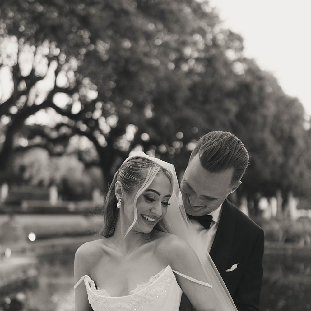 black-and-white-romantic-couple-picture