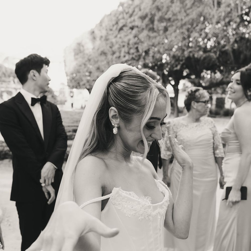 bride-shows-off-her-new-wedding-ring