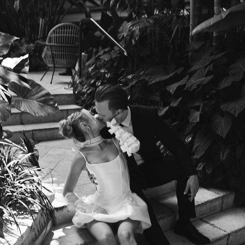 couple-kisses-on-steps-for-engagement-shoot