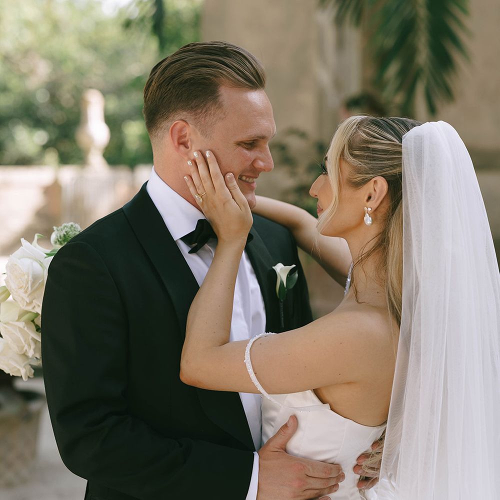 couple-portrait-at-black-tie-wedding-in-vizcaya-museum-and-gardens-wedding