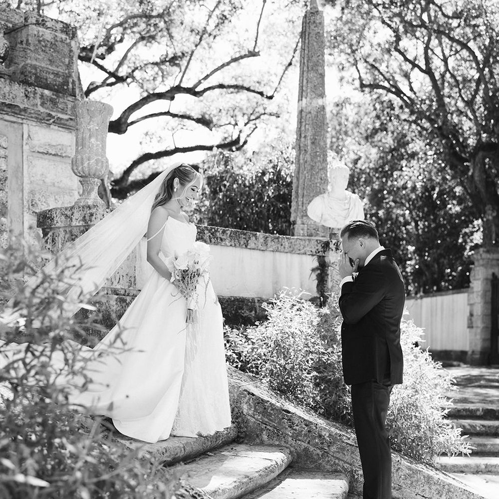 groom-first-look-at-bride